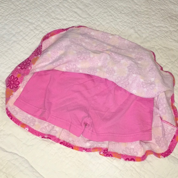 Little girls sz 5 OshKosh skirt w/shorts - Picture 4 of 4